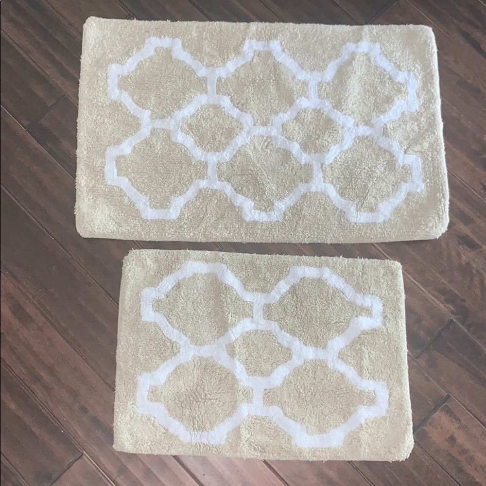 Matching bath rugs